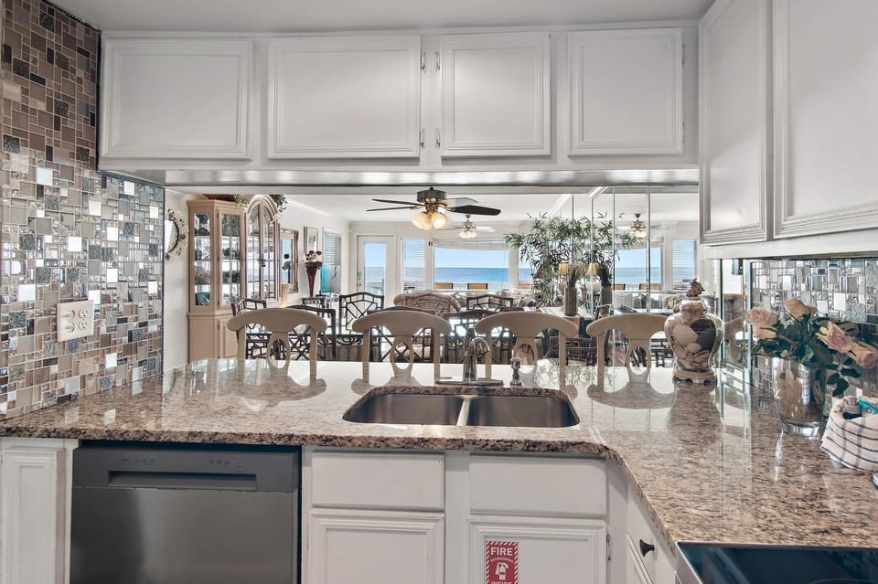 House, Multiple Beds (Summer Haven A) | Private kitchen | Oven, toaster