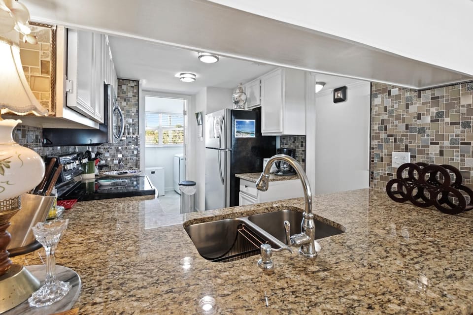 House, Multiple Beds (Summer Haven A) | Private kitchen | Oven, toaster