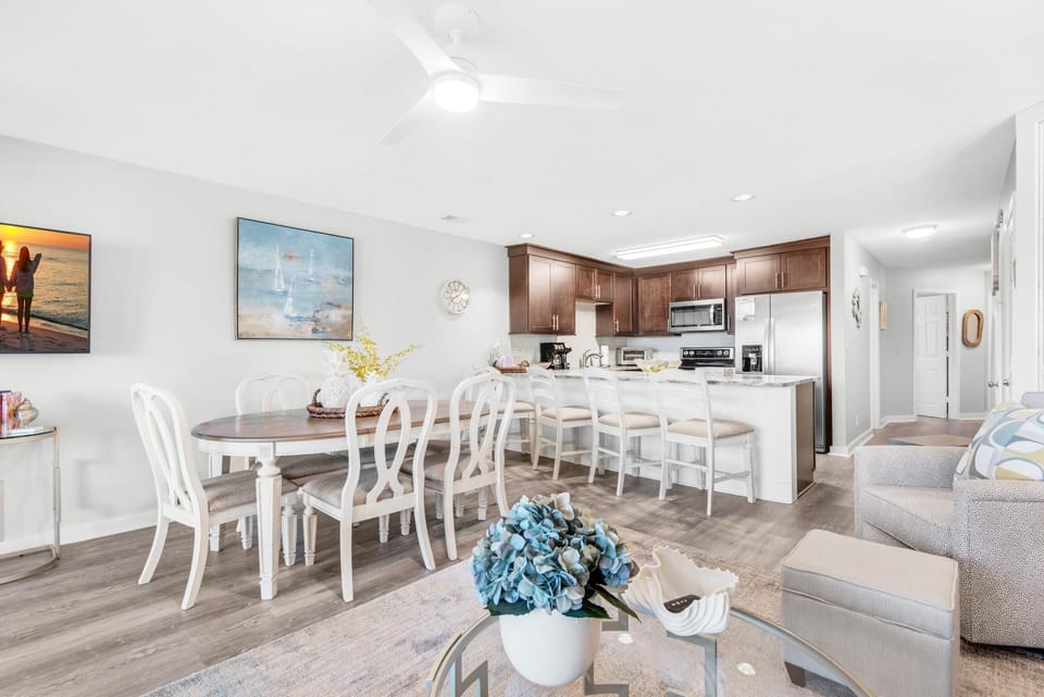 Condo, Multiple Beds (Seascape Lakefront Villas 281- Family) | Dining