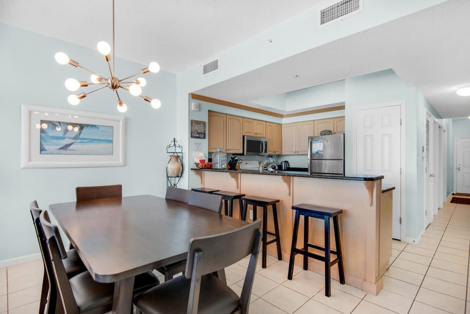 Condo, Multiple Beds (Majestic Sun 605B) | Dining