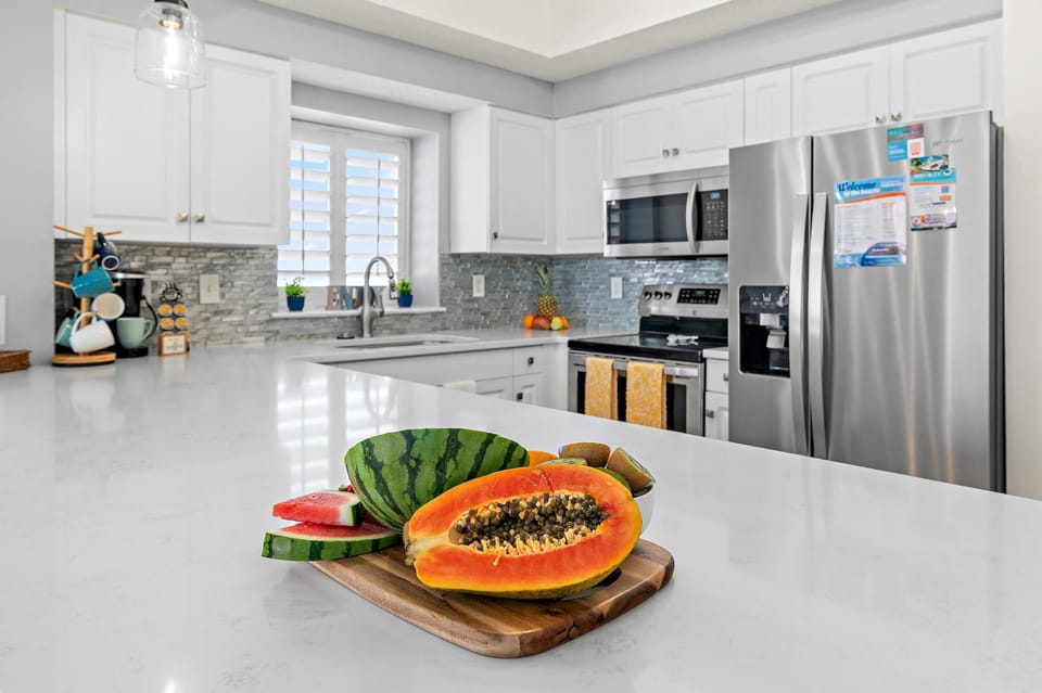 Condo, Multiple Beds (Majestic Sun 1014B- Shades of Blue) | Private kitchen | Oven, toaster