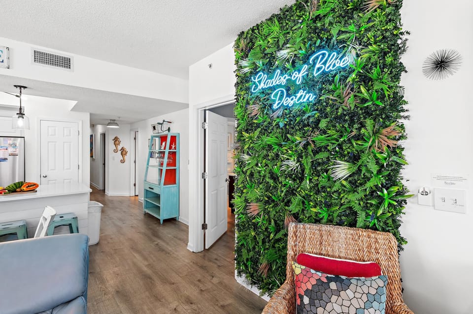 Condo, Multiple Beds (Majestic Sun 1014B- Shades of Blue) | Interior