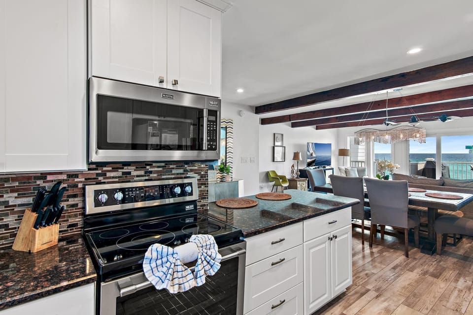 House, Multiple Beds (Little House on the Beach) | Private kitchen | Oven, toaster