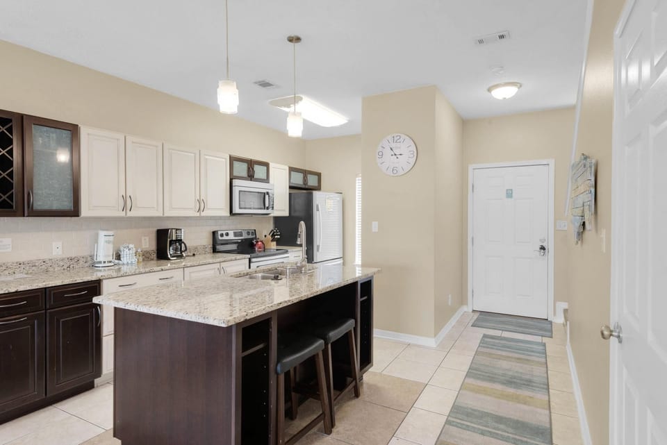 House, Multiple Beds (Gulf Walk 606) | Private kitchen | Oven, toaster