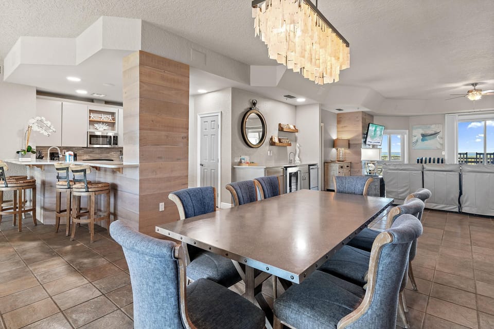 Condo, Multiple Beds (Empress 1101- Sea Forever) | Dining