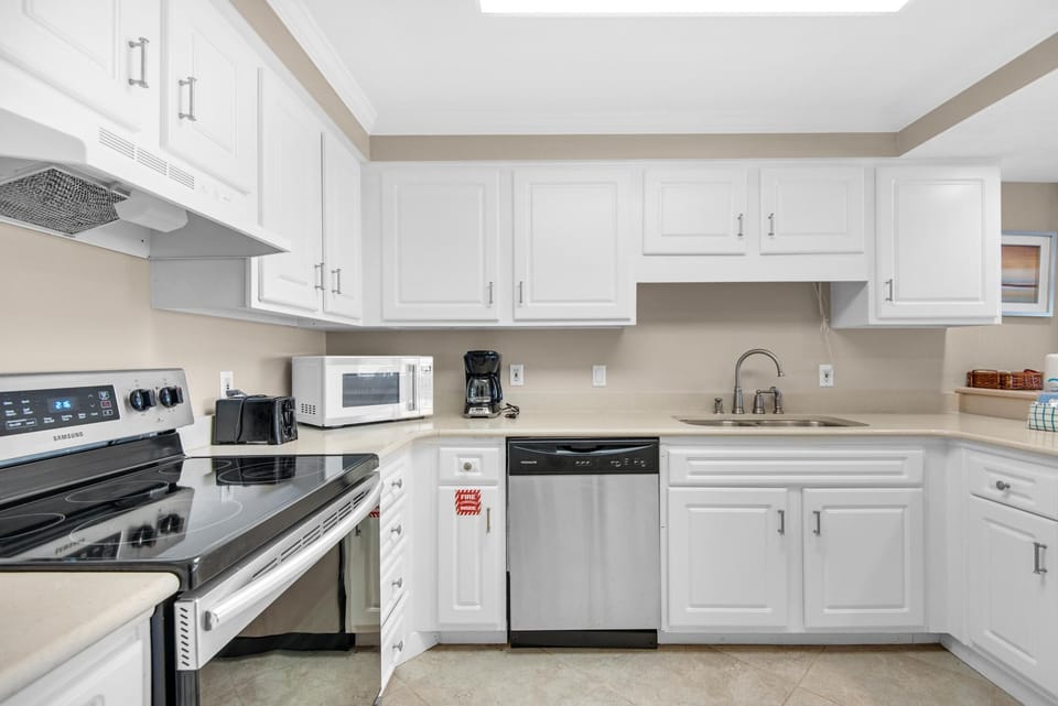 Condo, Multiple Beds (Beach House 204A) | Private kitchen | Oven, toaster
