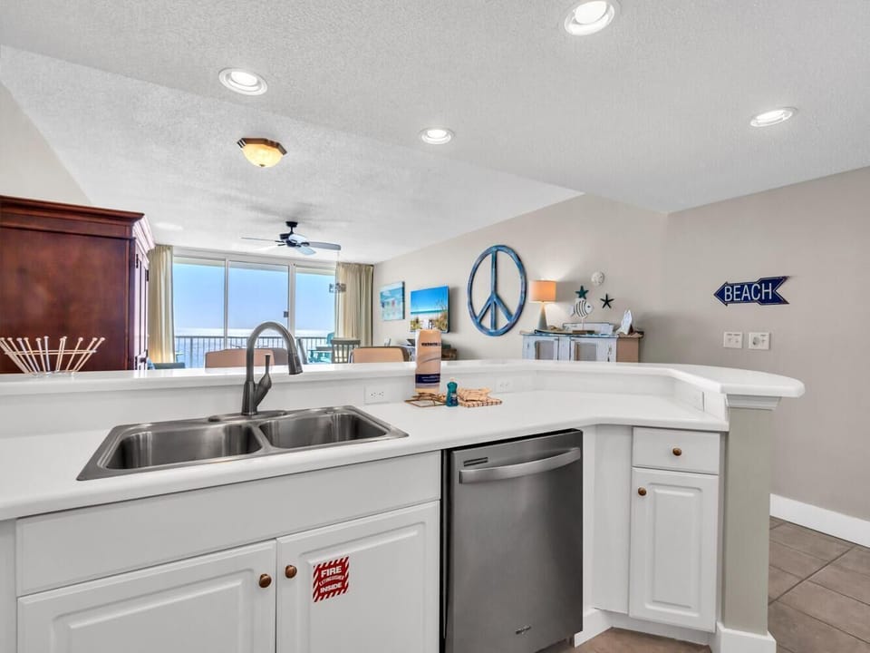 Condo, Multiple Beds (Ariel Dunes II 704) | Private kitchen | Oven, toaster