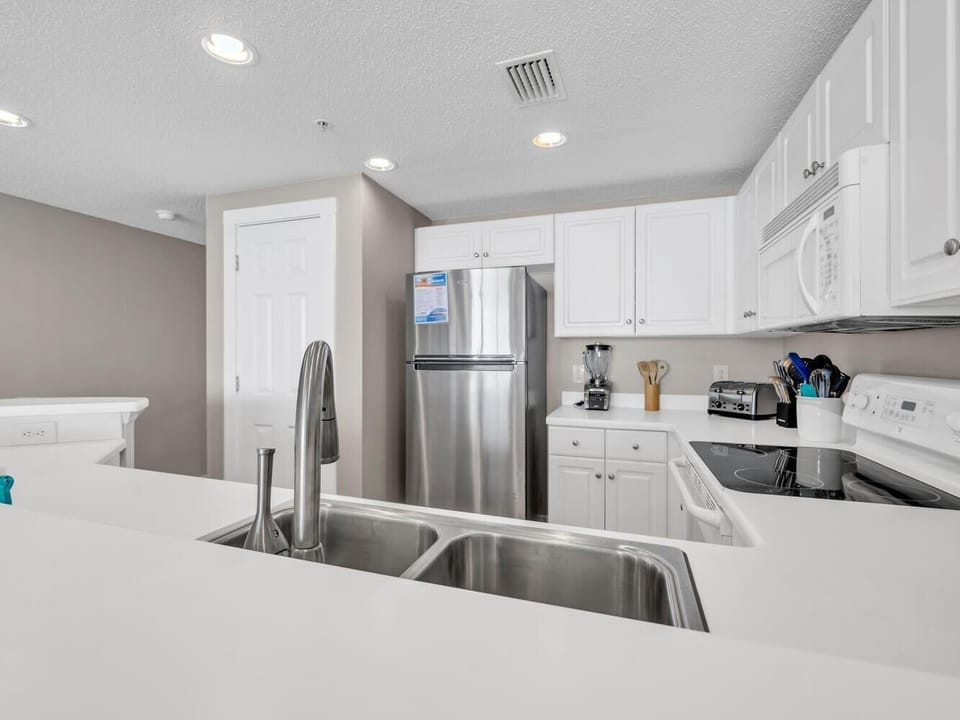 Condo, Multiple Beds (Ariel Dunes II 704) | Private kitchen | Oven, toaster