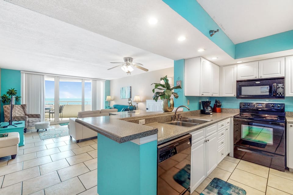 Condo, 1 King Bed with Sofa bed (Perdido Sun 612) | Private kitchen | Oven, toaster, paper towels
