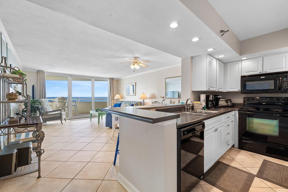 Condo, 1 King Bed with Sofa bed (Perdido Sun 512) | Private kitchen | Oven, toaster, paper towels
