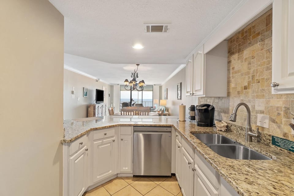 Condo, Multiple Beds (Summerchase 905) | Private kitchen | Oven, toaster, paper towels
