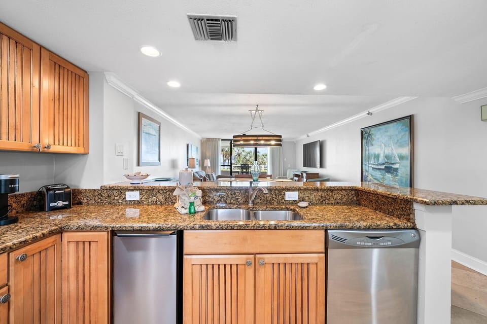 Condo, Multiple Beds (Eden East 101) | Private kitchen | Oven, toaster, paper towels
