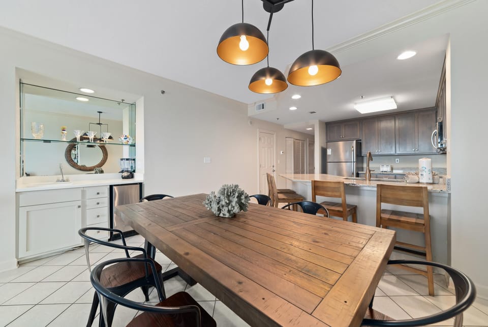 Condo, Multiple Beds (Enclave 506) | Dining
