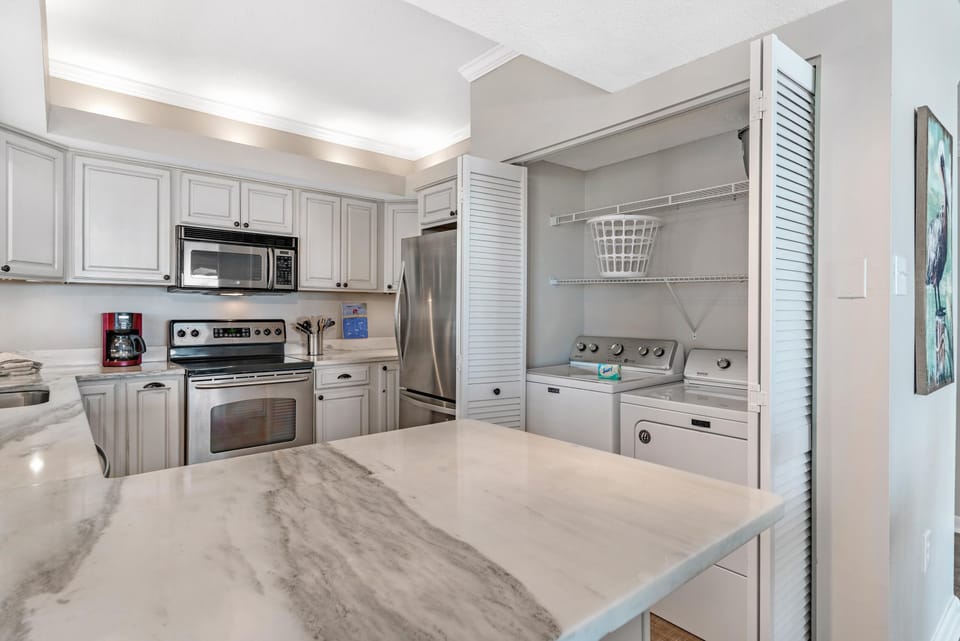Condo, Multiple Beds (Shipwatch D504) | Private kitchen | Oven, toaster, paper towels