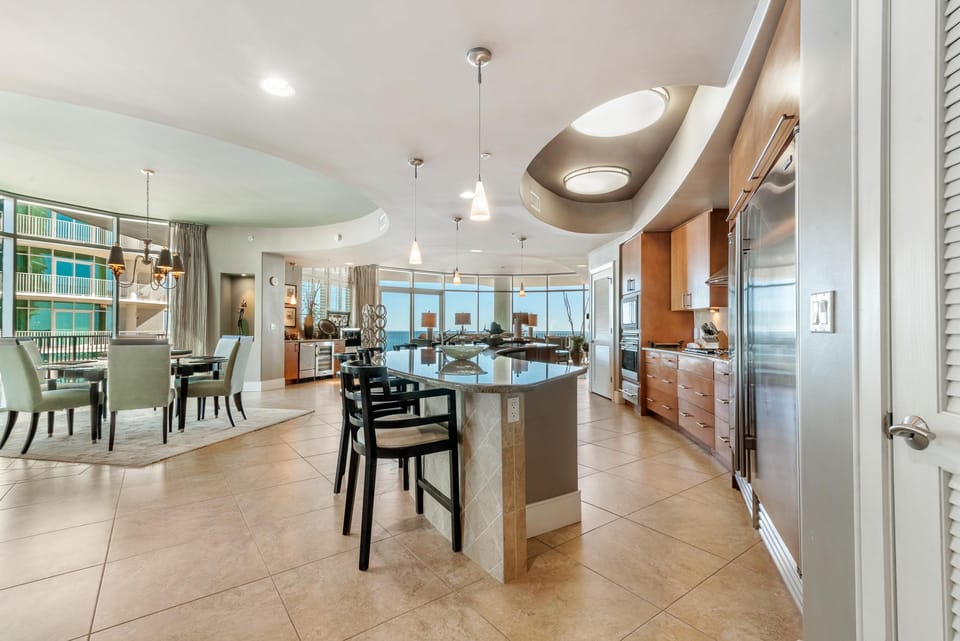 Condo, Multiple Beds (Turquoise D901) | Private kitchen | Oven, toaster, paper towels