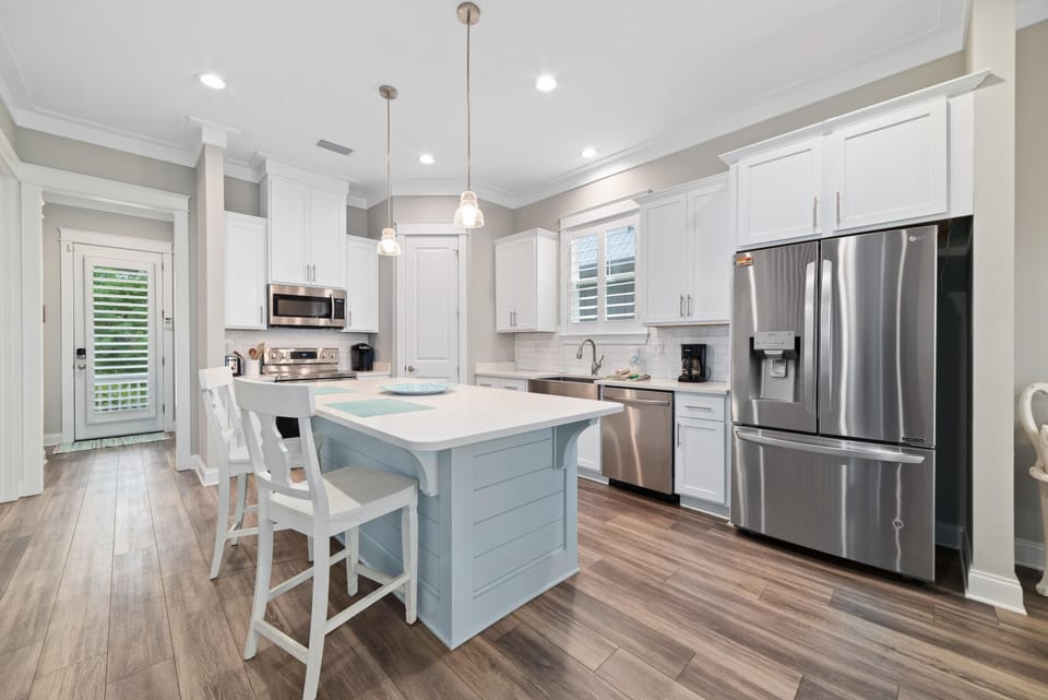 House, Multiple Beds (Starfish Cottage) | Private kitchen | Oven, toaster, paper towels