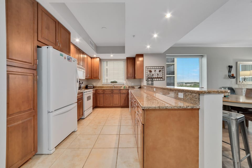 Condo, Multiple Beds (Lost Key C501) | Private kitchen | Oven, toaster, paper towels