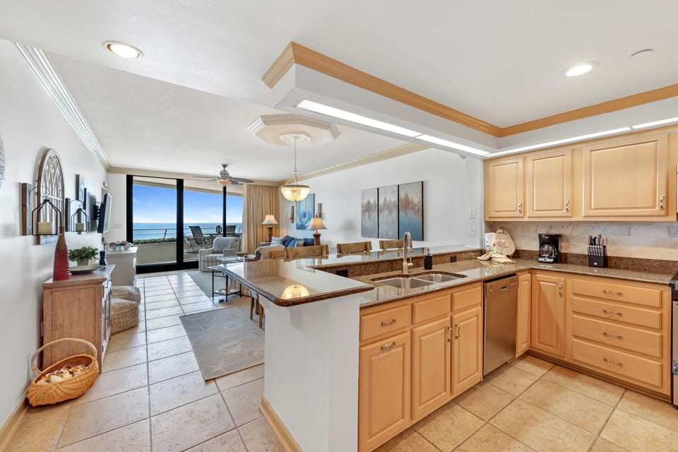 Condo, Multiple Beds (Eden West 504) | Private kitchen | Oven, toaster, paper towels