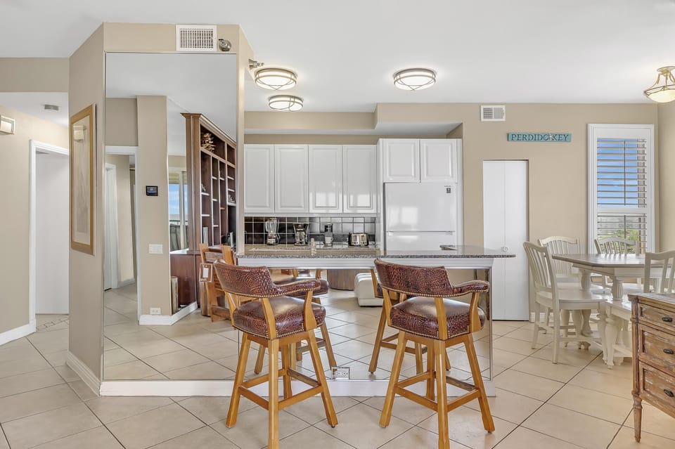 Condo, Multiple Beds (Beach Colony Tower 3A) | Interior