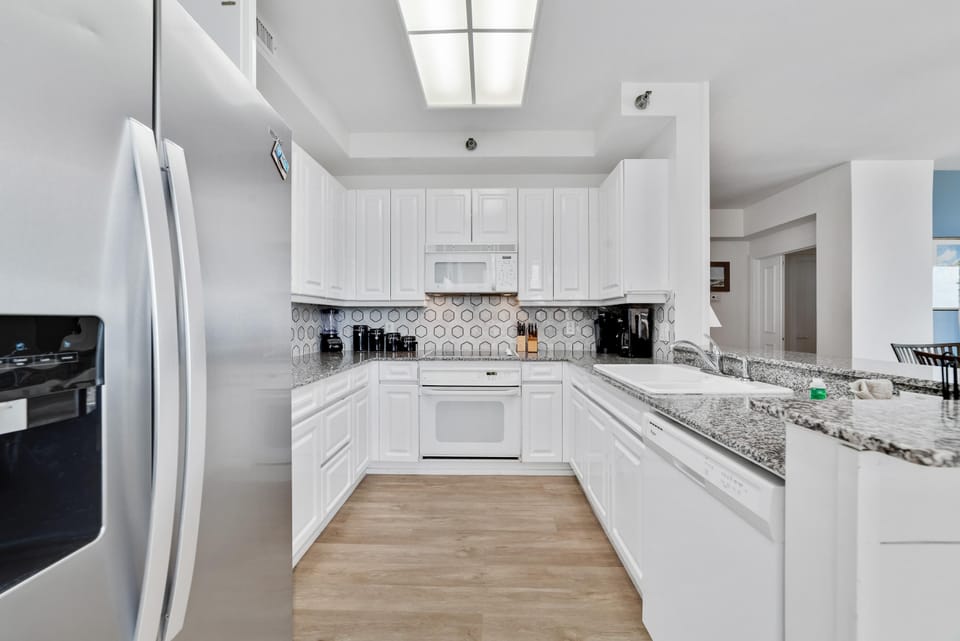Condo, Multiple Beds (Beach Colony West 4D) | Private kitchen | Oven, toaster, paper towels