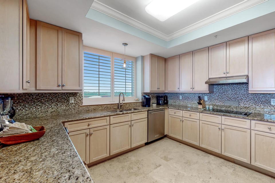 Condo, Multiple Beds (Indigo East 606) | Private kitchen | Oven, toaster, paper towels