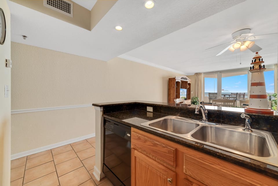 Condo, 1 King Bed with Sofa bed (Perdido Sun 702) | Private kitchen | Oven, toaster, paper towels