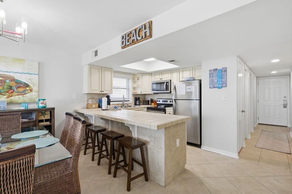 Condo, Multiple Beds (Lei Lani 607T) | Dining