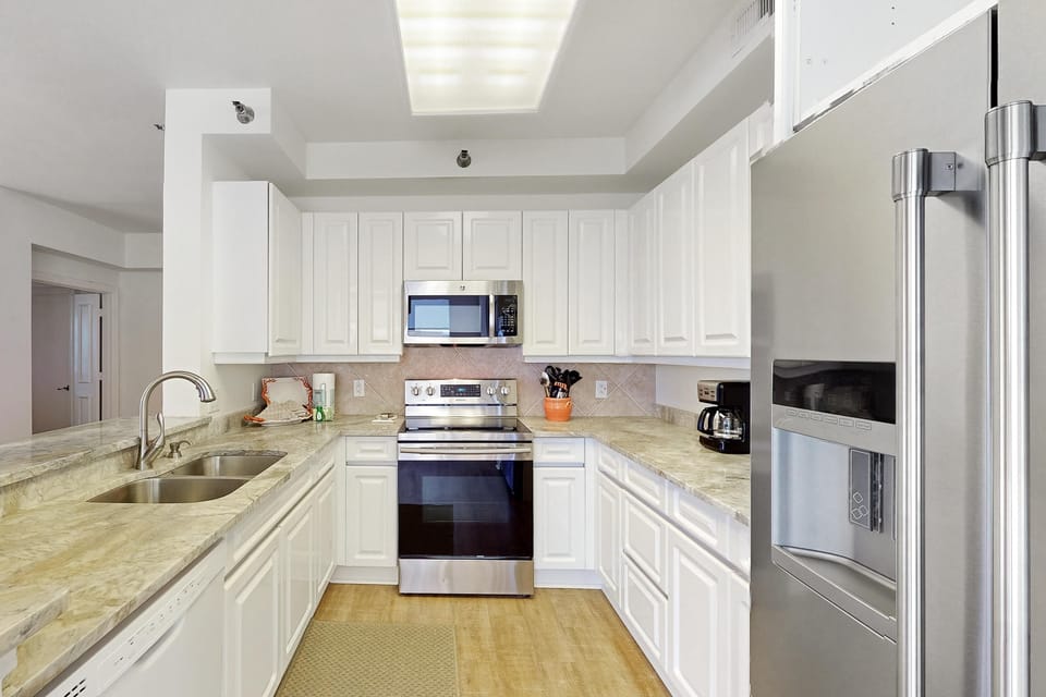 Condo, Multiple Beds (Beach Colony West 7A) | Private kitchen | Oven, toaster, paper towels