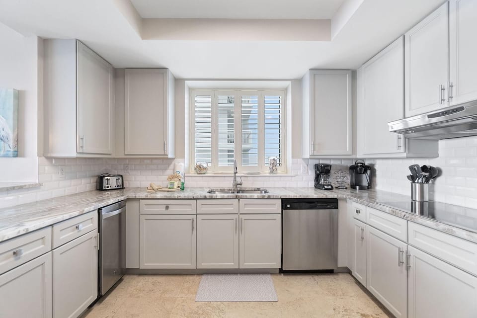 Condo, Multiple Beds (Indigo West 1104) | Private kitchen | Oven, toaster, paper towels