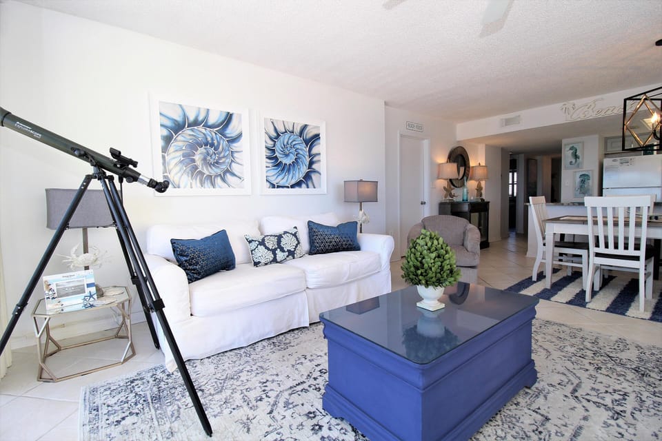 Condo, Multiple Beds (Lei Lani 301T) | Living area | TV