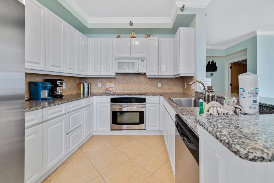 Condo, Multiple Beds (Beach Colony West 8D) | Private kitchen | Oven, toaster, paper towels