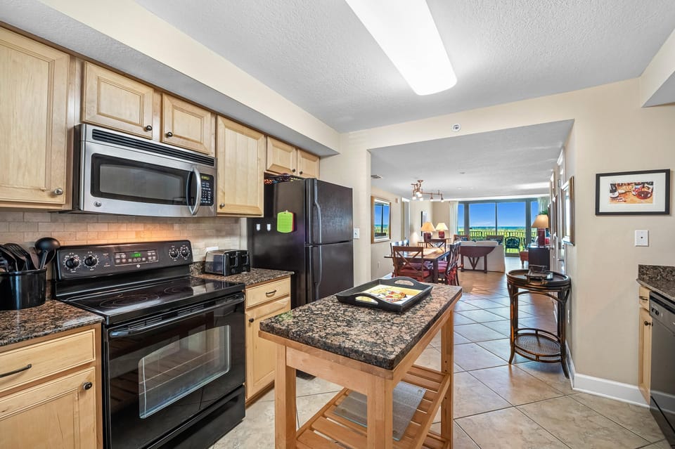 Condo, Multiple Beds (Perdido Towers East 103) | Private kitchen | Oven, toaster, paper towels