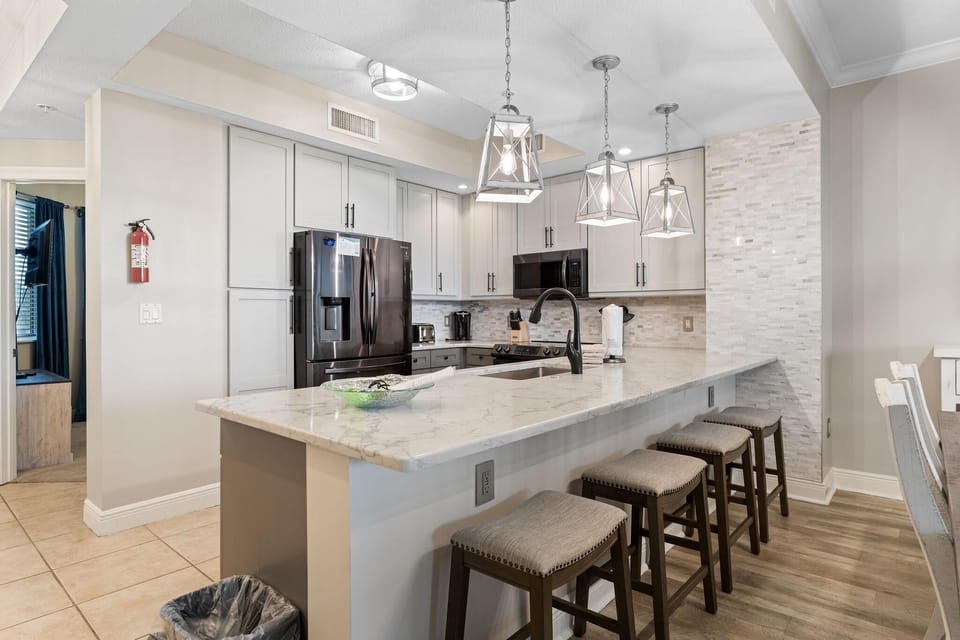 Condo, 2 Queen Beds (Lost Key B304) | Private kitchen | Oven, toaster, paper towels