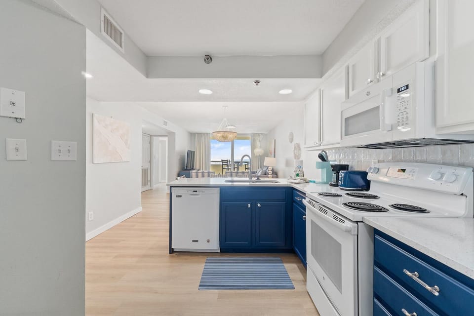 Condo, 1 King Bed with Sofa bed (Perdido Sun 400) | Private kitchen | Paper towels