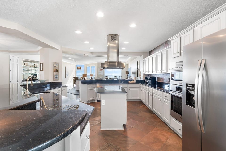 Condo, Multiple Beds (Palacio Penthouse 1903) | Private kitchen | Oven, toaster, paper towels
