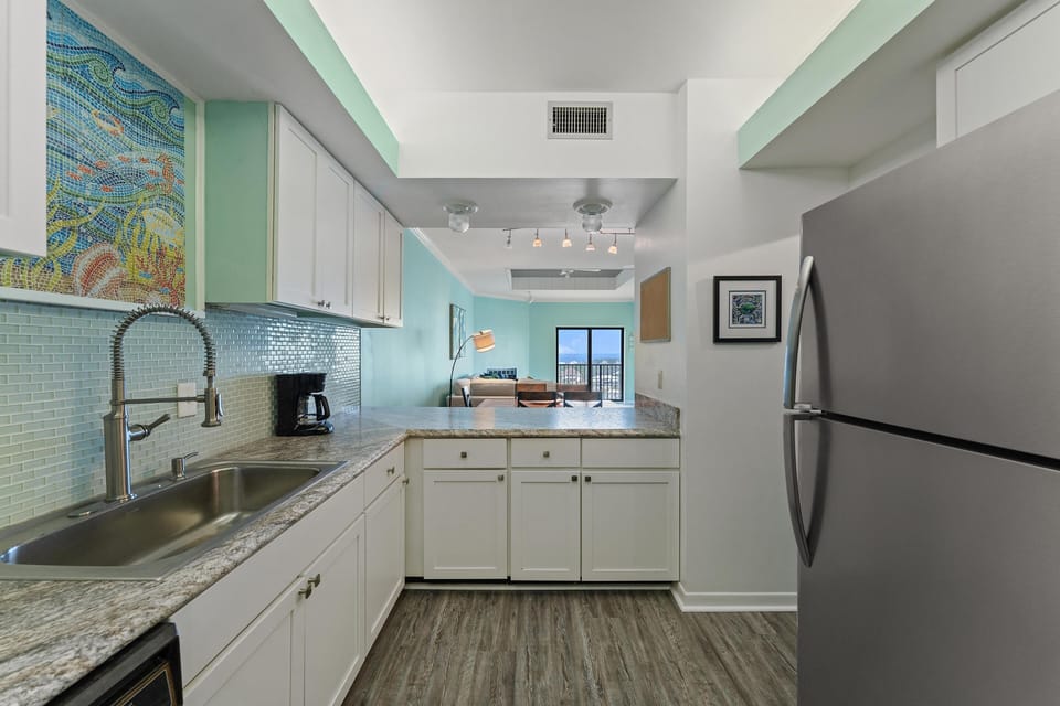Condo, Multiple Beds (Shipwatch Riverside E1005*) | Private kitchen | Oven, toaster, paper towels