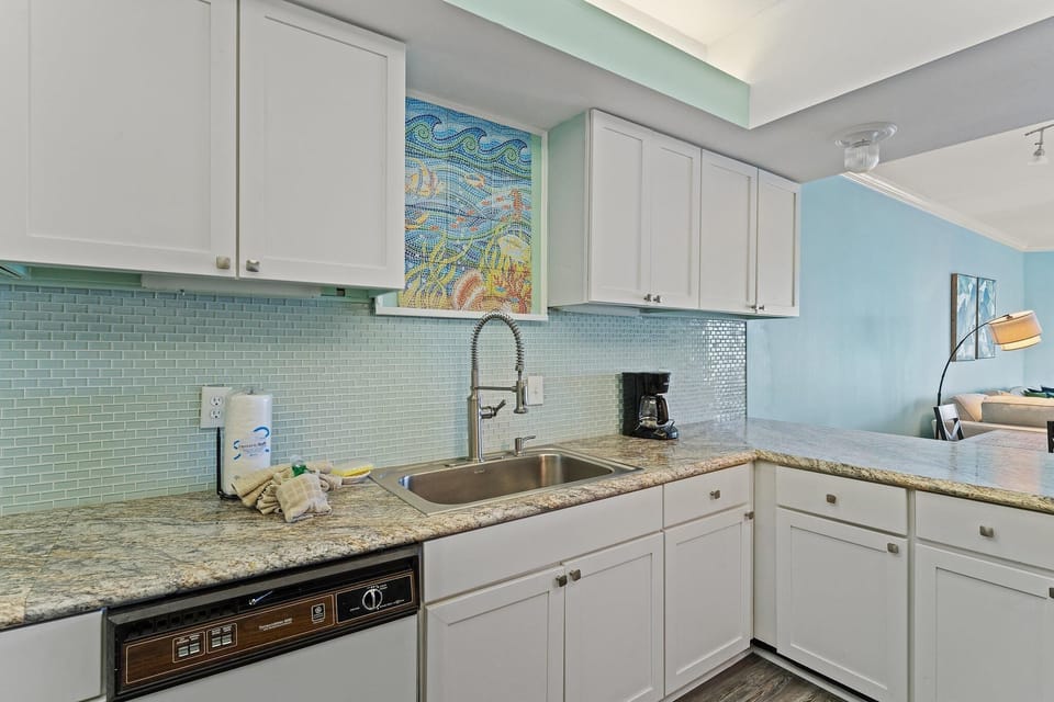 Condo, Multiple Beds (Shipwatch Riverside E1005*) | Private kitchen | Oven, toaster, paper towels