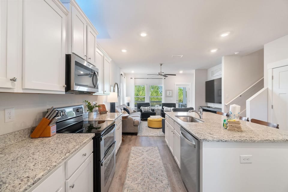 House, Multiple Beds (Blue Angel Casa) | Private kitchen | Oven, toaster, paper towels