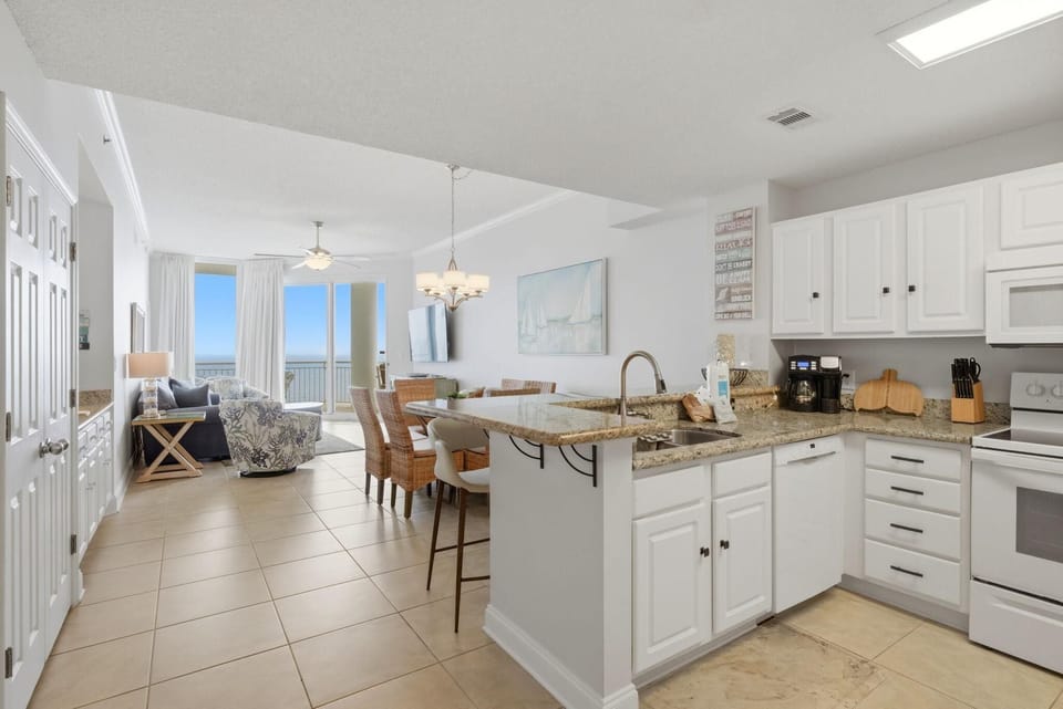 Condo, Multiple Beds (Palacio 1804) | Private kitchen | Oven, toaster, paper towels