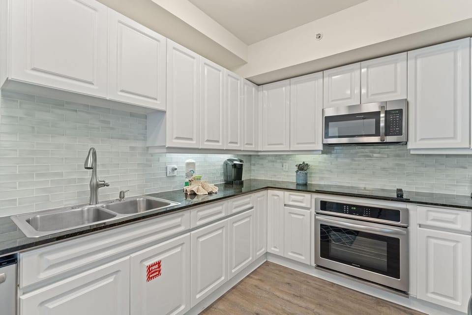 Condo, Multiple Beds (Beach Colony East 17B-Penthouse) | Private kitchen | Paper towels