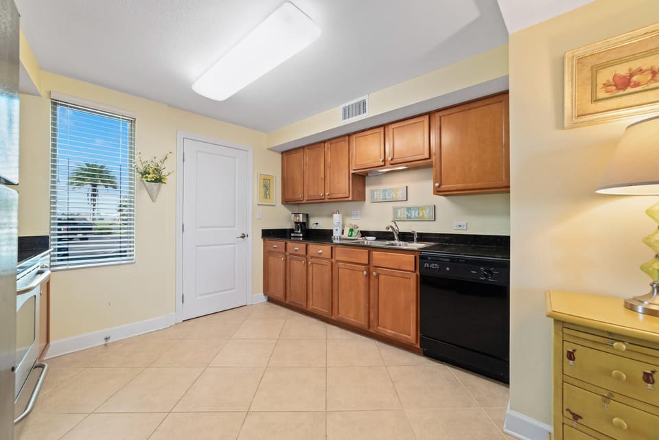Condo, Multiple Beds (Perdido Towers East 106) | Private kitchen | Oven, toaster, paper towels