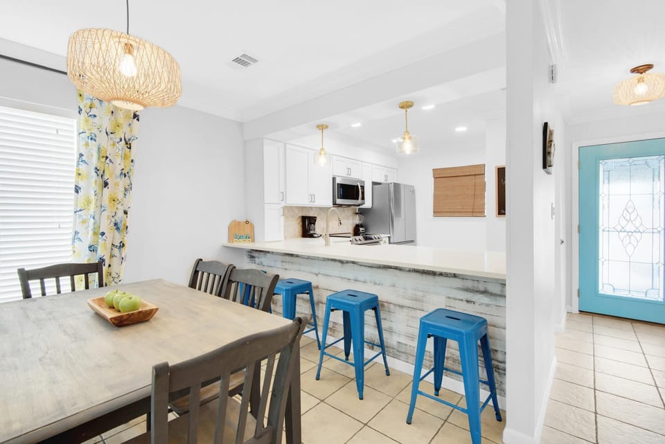 House, Multiple Beds (Summerhouse Townhomes #5) | Dining