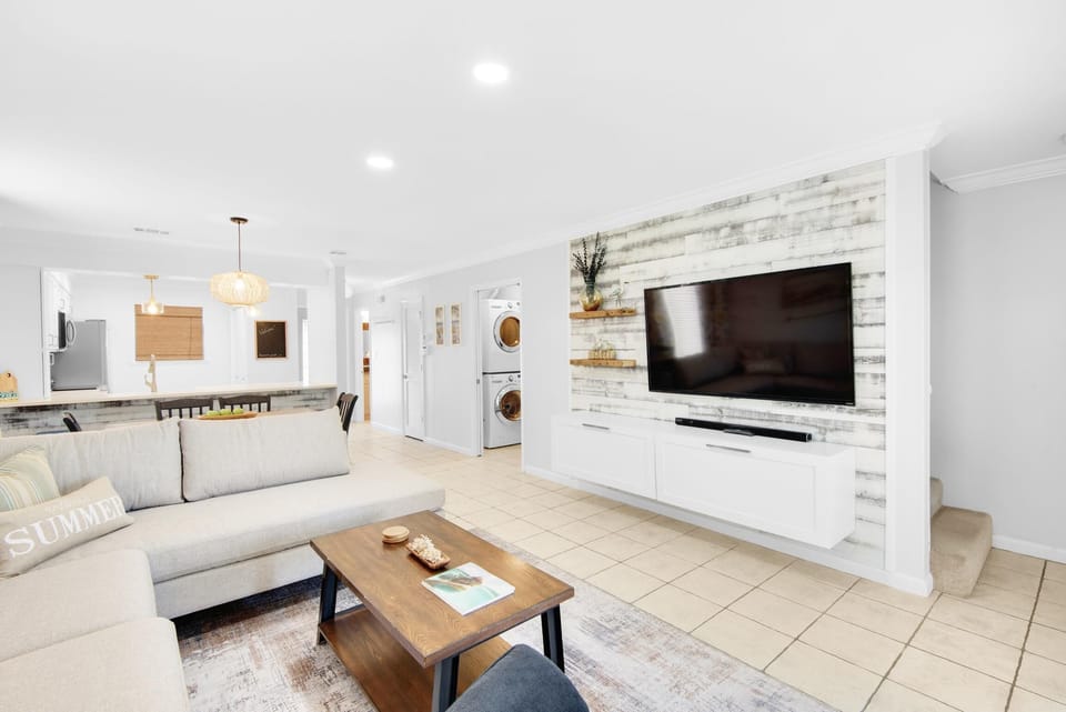 House, Multiple Beds (Summerhouse Townhomes #5) | Living area | TV
