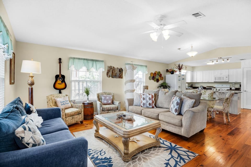 House, Multiple Beds (Southern Comfort) | Living area | TV