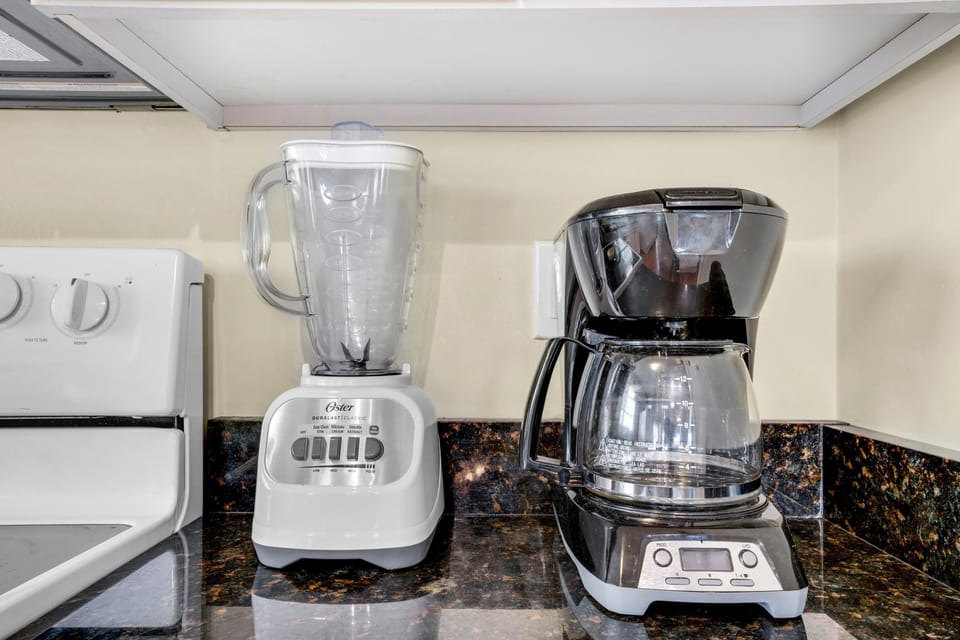 House, Multiple Beds (Southern Comfort) | Coffee and/or coffee maker