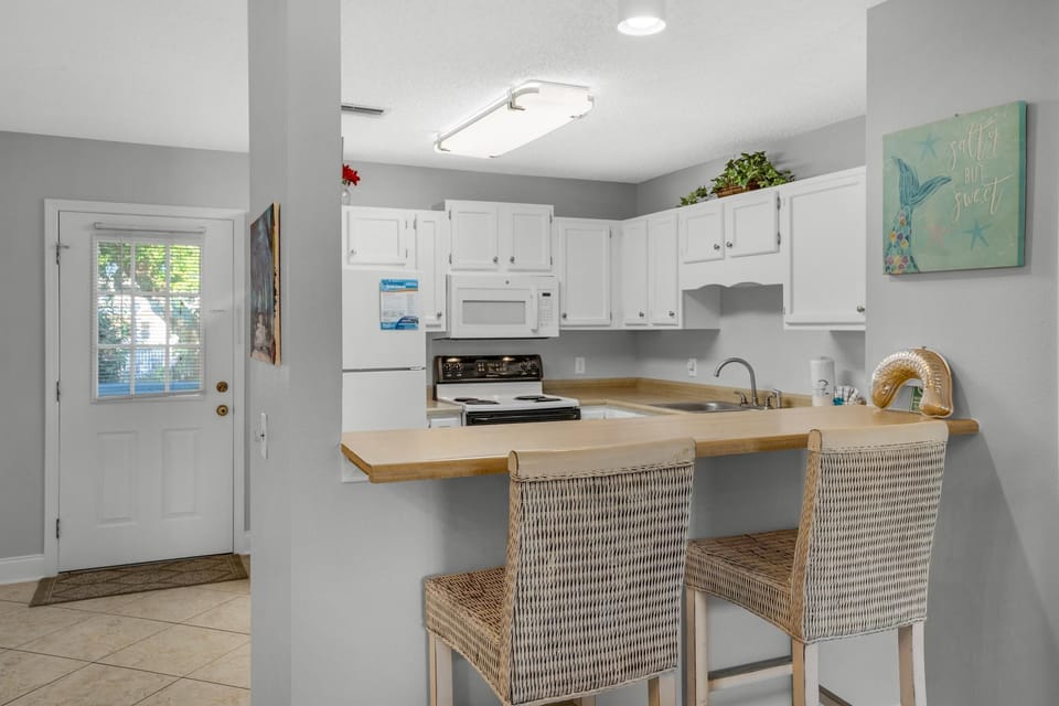 House, Multiple Beds (Seabreeze Escape) | Private kitchen | Oven, toaster