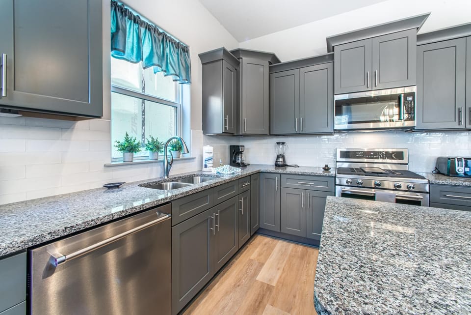 House, Multiple Beds (Our Happy Place) | Private kitchen | Oven, toaster