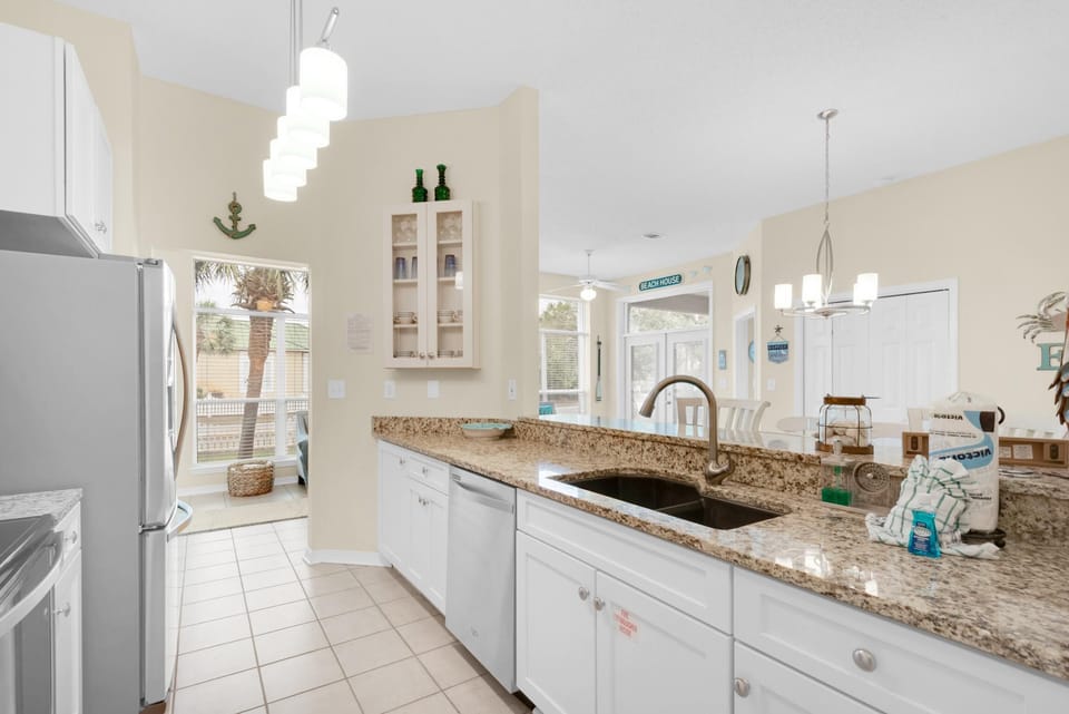 House, Multiple Beds (Bronze Star by the Sea) | Private kitchen | Oven, toaster