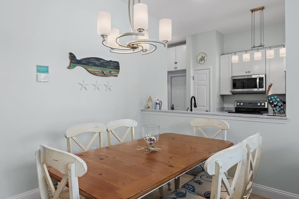 House, Multiple Beds (Bronze Star by the Sea) | Dining