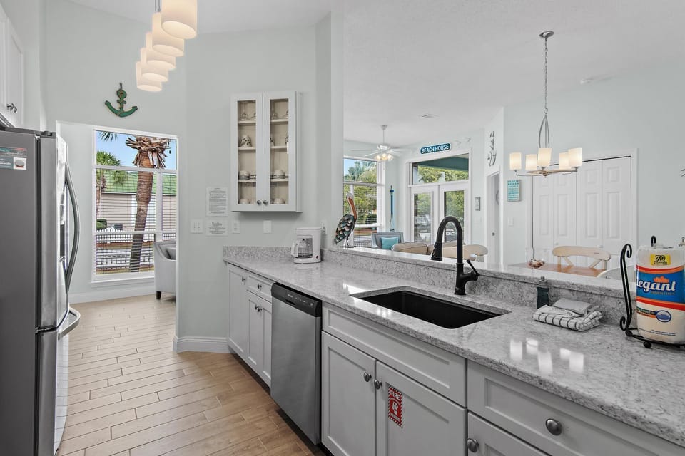 House, Multiple Beds (Bronze Star by the Sea) | Private kitchen | Oven, toaster